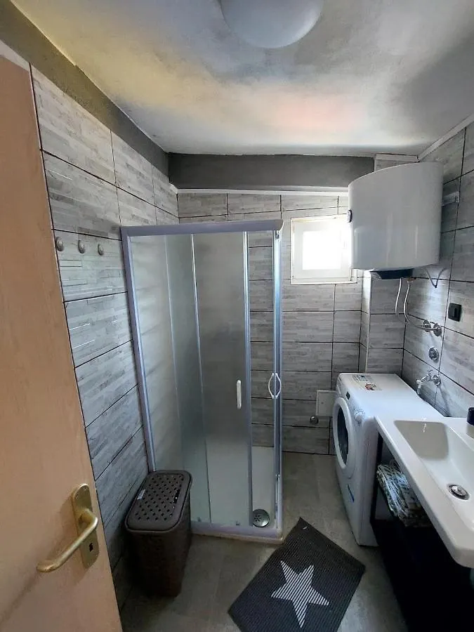Apartment Apartman Mila Galizana